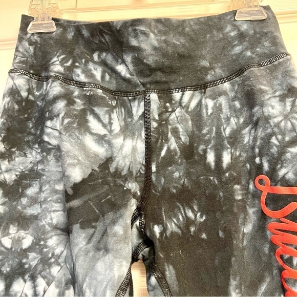 NFL Tampa Bay Buccaneers Concepts Sport Black Burst Tie Dye 7/8 Leggings size L - Picture 3 of 6